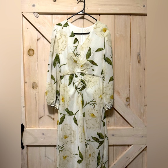 Taylor Dresses & Skirts - Maxi Floral Dress with V Neck and Long Sleeves
